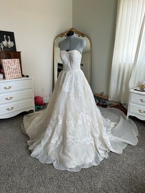 David's Bridal Strapless Lace A-Line Wedding Dress in Ivory